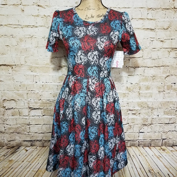 LuLaRoe Dresses & Skirts - LuLaRoe dress, NWT, Size Small, Roses